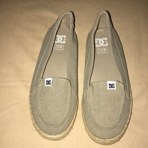 DC Canvas Flats